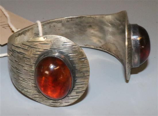 Polish silver and amber bracelet(-)